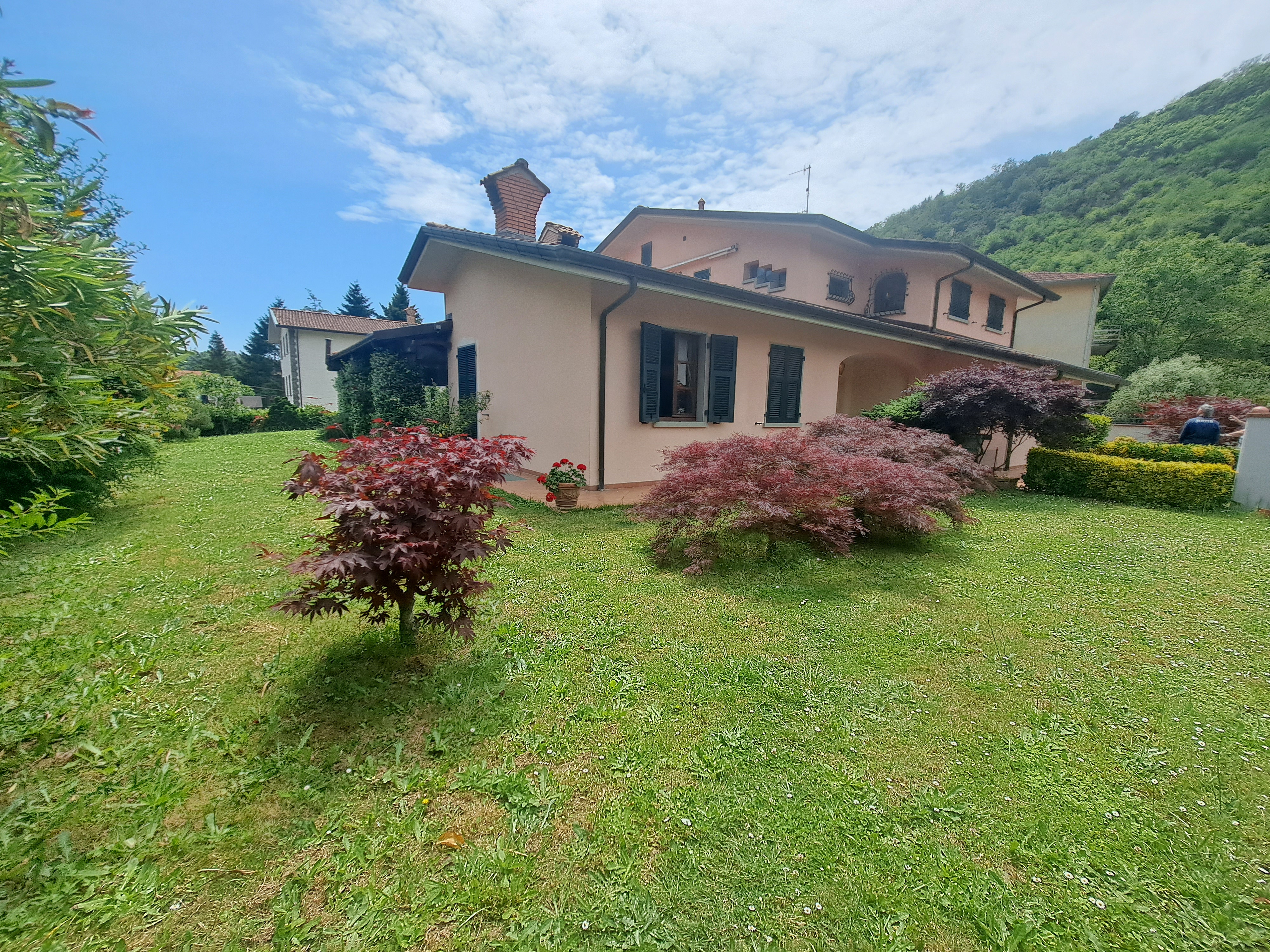 villa indipendente con giardino